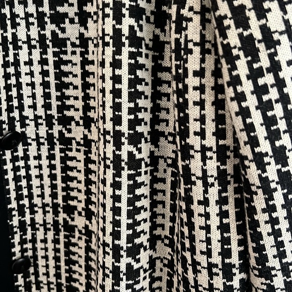 Woman’s jacket - Picture 2 of 3